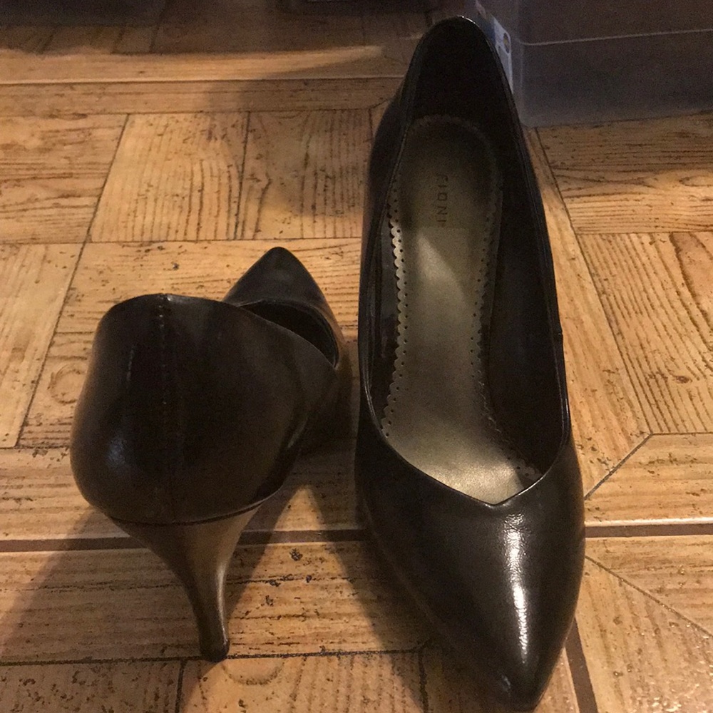 Heels - Picture 2 of 3